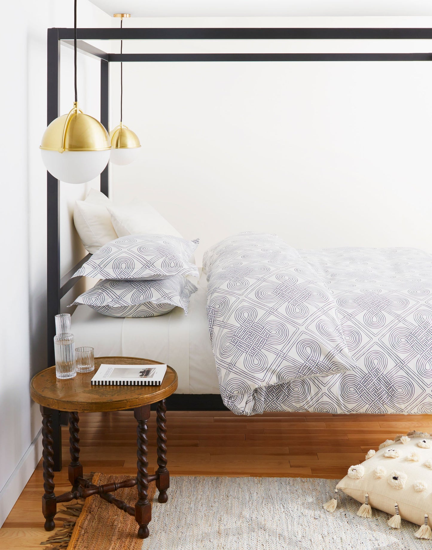 Arabesque (Navy) Bedding